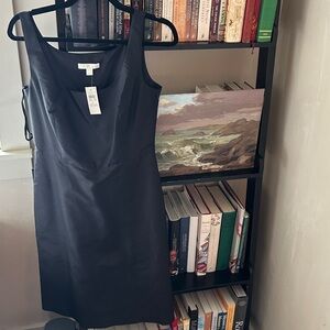 NWT Ann Taylor Size 6 Little Black
With pockets 😍